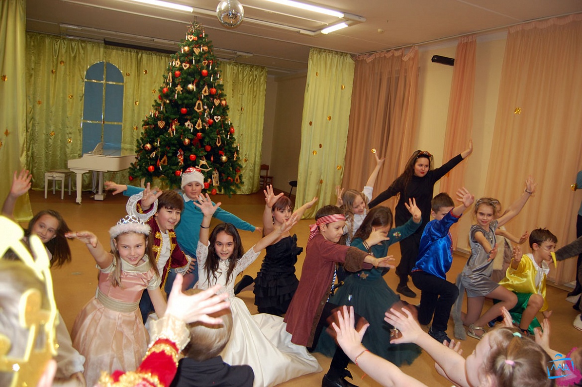 Новогодний праздник в начальной школе