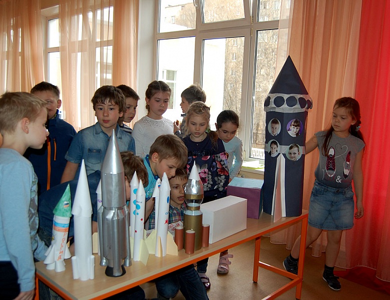 День космонавтики в начальной школе