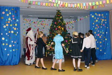 Новогодний праздник в средней школе (26.12.2022)