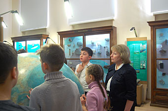 Экскурсия в геологический музей (05.04.2016)