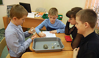 Занятие по теме «Минералы и горные породы» в частной школе «ЛАД» (Москва, 2016)